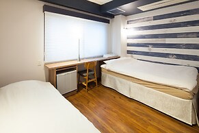 City Hotel N.U.T.S.
