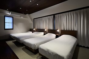 City Hotel N.U.T.S.