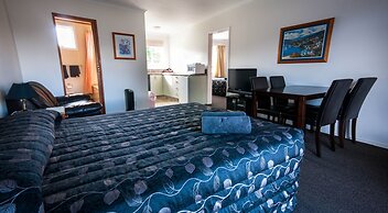 Charles Court Motel