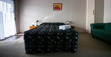 Charles Court Motel
