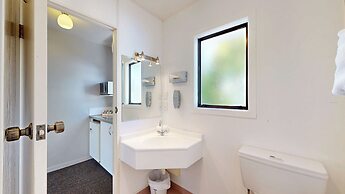 Albatross Motel
