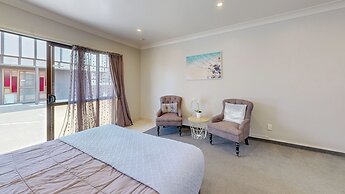 Albatross Motel