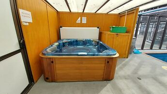 Albatross Motel