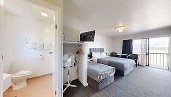 Albatross Motel
