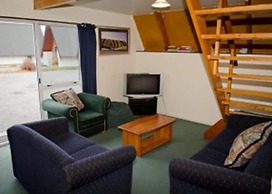 Mountain Chalets Motel