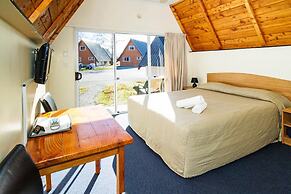 Mountain Chalets Motel