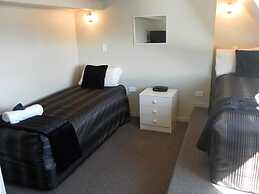 Aldan Lodge Motel