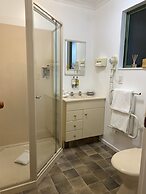 Aldan Lodge Motel