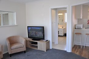 Balmoral Motel
