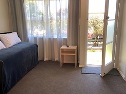 Balmoral Motel