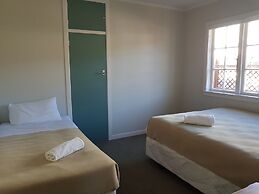 Averill Court Motel