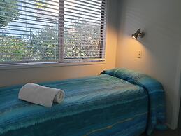 Averill Court Motel