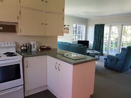 Averill Court Motel