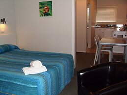 Averill Court Motel