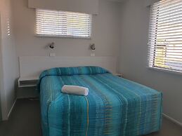 Averill Court Motel