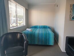 Averill Court Motel