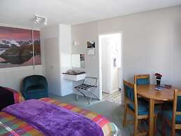 Aden Motel