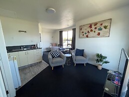 Colonial Motel