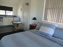 Colonial Motel