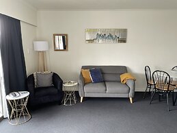 Colonial Motel
