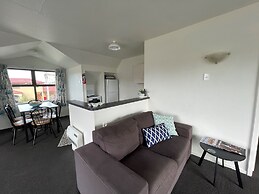 Colonial Motel