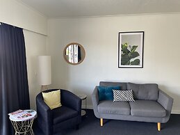 Colonial Motel