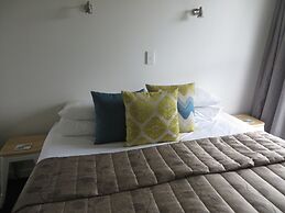 Colonial Motel