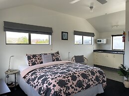 Colonial Motel