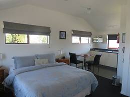 Colonial Motel