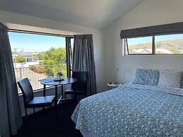 Colonial Motel