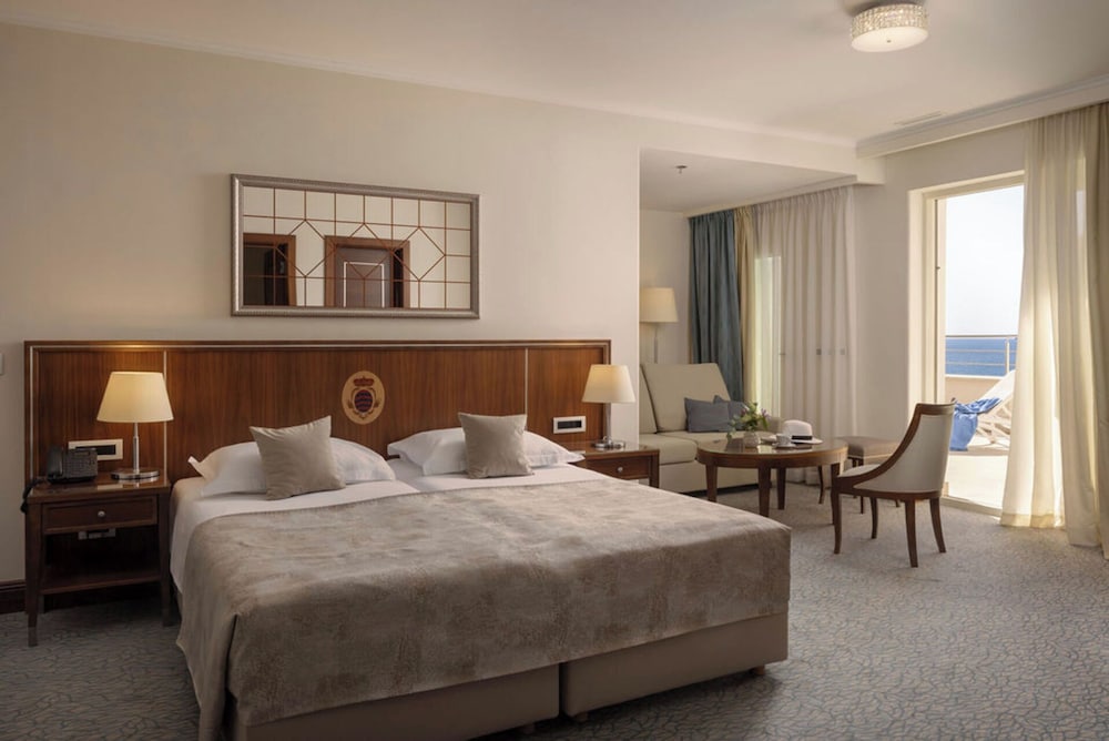 Hotel More