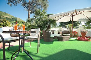 Iris Hotel