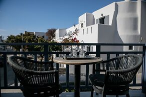 Iria Beach art hotel