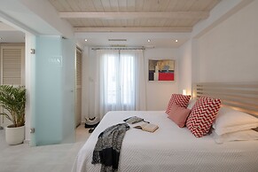 Iria Beach art hotel
