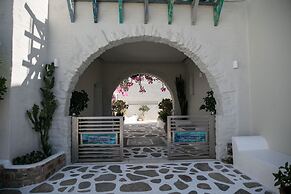 Iria Beach art hotel