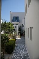 Iria Beach art hotel