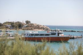Iria Beach art hotel