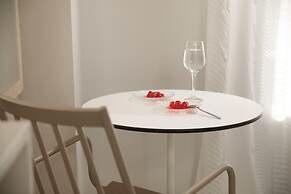 Iria Beach art hotel
