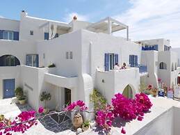 Iria Beach art hotel