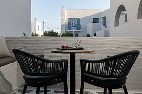 Iria Beach art hotel