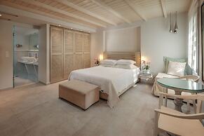 Iria Beach art hotel