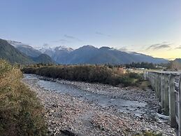 Glacier View Motel