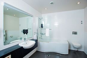 Emerald Hotel