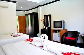 Lanta Seafront Resort
