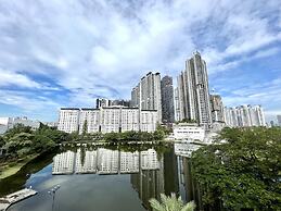 Flamingo Hotel by The Lake