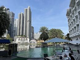 Flamingo Hotel by The Lake