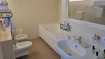 Marina Holiday Hotel & Spa