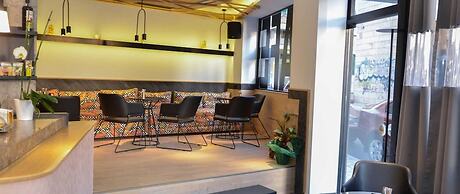 Adonis City Hotel