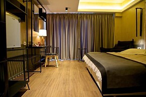 Adonis City Hotel