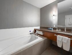Coast Coal Harbour Vancouver Hotel by APA